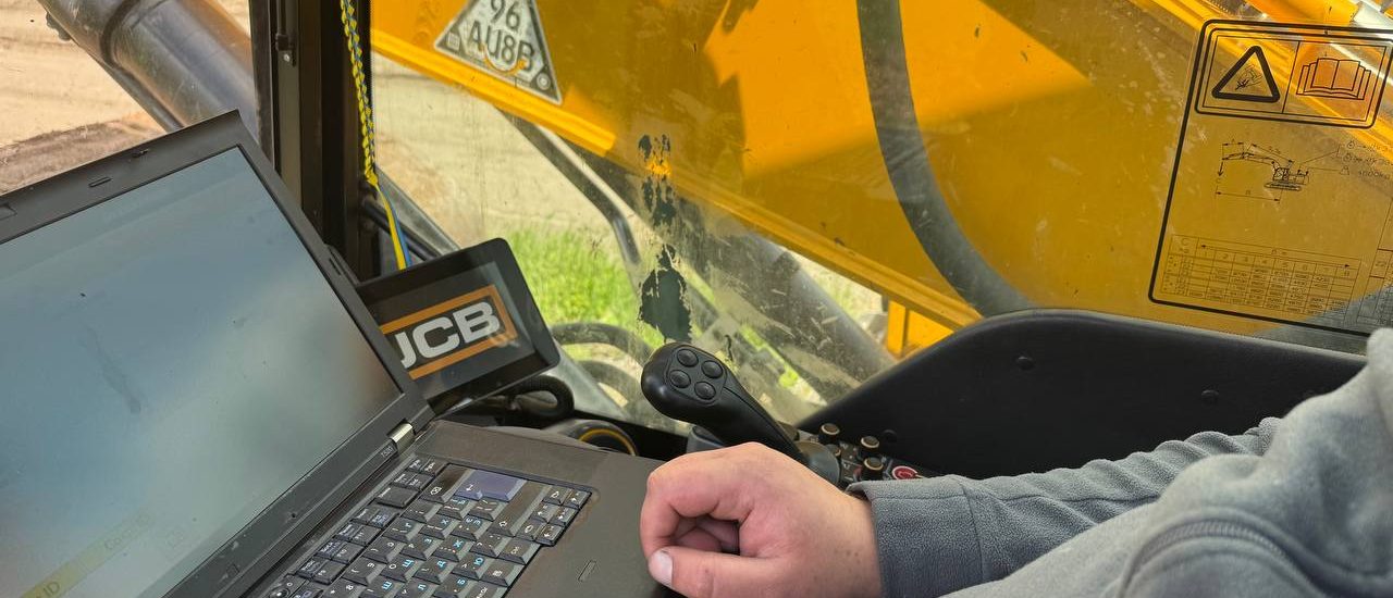 JCB, JCB AdBlue, JCB SCR, ремонт JCB, діагностика JCB, помилки JCB, аварійний режим JCB, відключення AdBlue JCB, відключення SCR JCB, ремонт системи AdBlue, ремонт SCR, ремонт спецтехніки, комп'ютерна діагностика JCB, екскаватор JCB, навантажувач JCB, телескопічний навантажувач JCB, JCB 220, JCB JS220, JCB 3CX, JCB 4CX, JCB 531-70, JCB 541-70, P207F JCB, P2BA7 JCB, P2BA9 JCB, P204F JCB, датчик NOx JCB, насос AdBlue JCB, форсунка AdBlue JCB, несправність SCR, несправність AdBlue, ремонт системи екології JCB, помилки AdBlue JCB, сервіс JCB Україна, ремонт спецтехніки Україна, виїзна діагностика JCB, програмне відключення AdBlue, програмне відключення SCR, EGR JCB, відключення EGR JCB